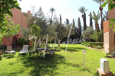 Pavillon à la vente dans un domaine avec piscine