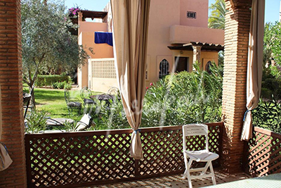 Pavillon à la vente dans un domaine avec piscine