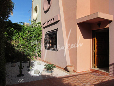 Villa vide de 4 chambres dans une résidence gardiennée