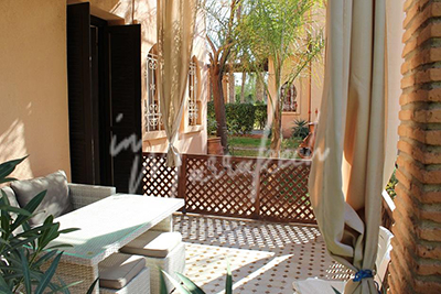 Pavillon à la vente dans un domaine avec piscine