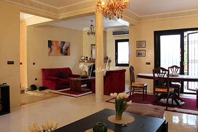 Agréable villa avec piscine à la vente