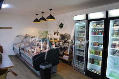 Magnifique magasin à louer sur targa avec pas de porte