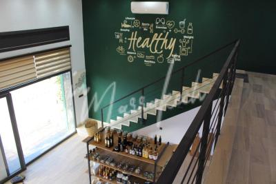 Magnifique magasin à louer sur targa avec pas de porte