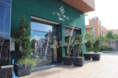 Magnifique magasin à louer sur targa avec pas de porte