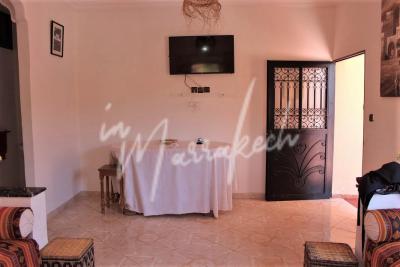 Coquette villa semi-meublée à louer sur la route de ouarzazate