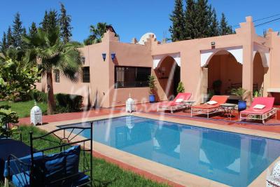 Coquette villa semi-meublée à louer sur la route de ouarzazate