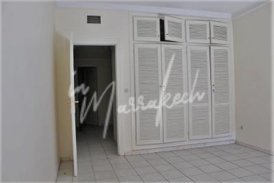 Appartement à usage bureau à la location