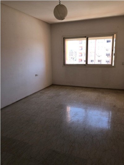 Appartement F2 loué vide dans une résidence neuve et contemporaine.