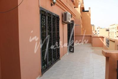 Trois chambres avec terrasse à louer avec vue dégagée