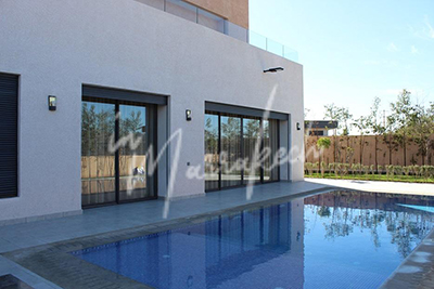 Magnifique villa moderne en vente dans un domaine