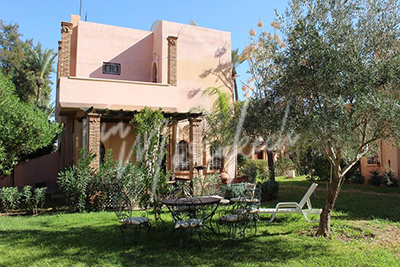 Pavillon à la vente dans un domaine avec piscine