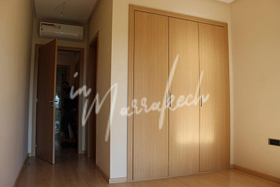 Appartement 2 chambres vide à la location sur golf avec vue sur lac et piscine