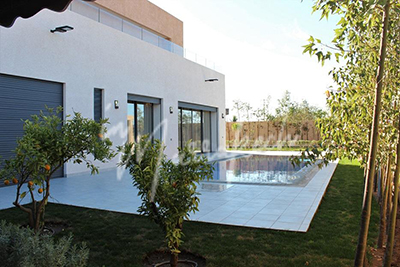 Magnifique villa moderne en vente dans un domaine