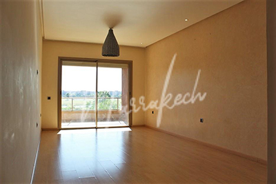 Appartement 2 chambres vide à la location sur golf avec vue sur lac et piscine