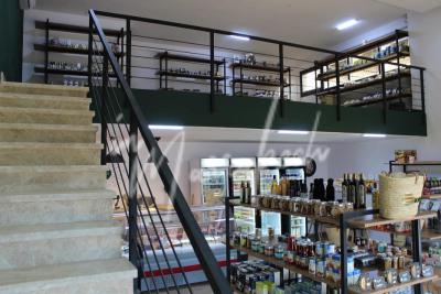 Magnifique magasin à louer sur targa avec pas de porte