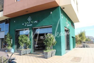 Magnifique magasin à louer sur targa avec pas de porte