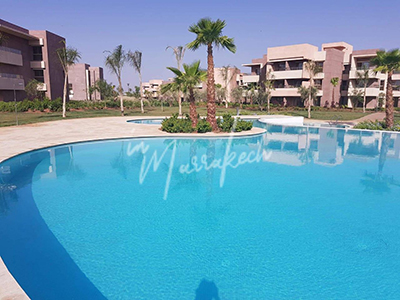 Joli appartement avec jardin dans un domaine golfique