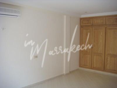 Belle villa avec un jardin à louer sur la route de casablanca-7