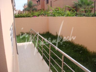 Belle villa avec un jardin à louer sur la route de casablanca